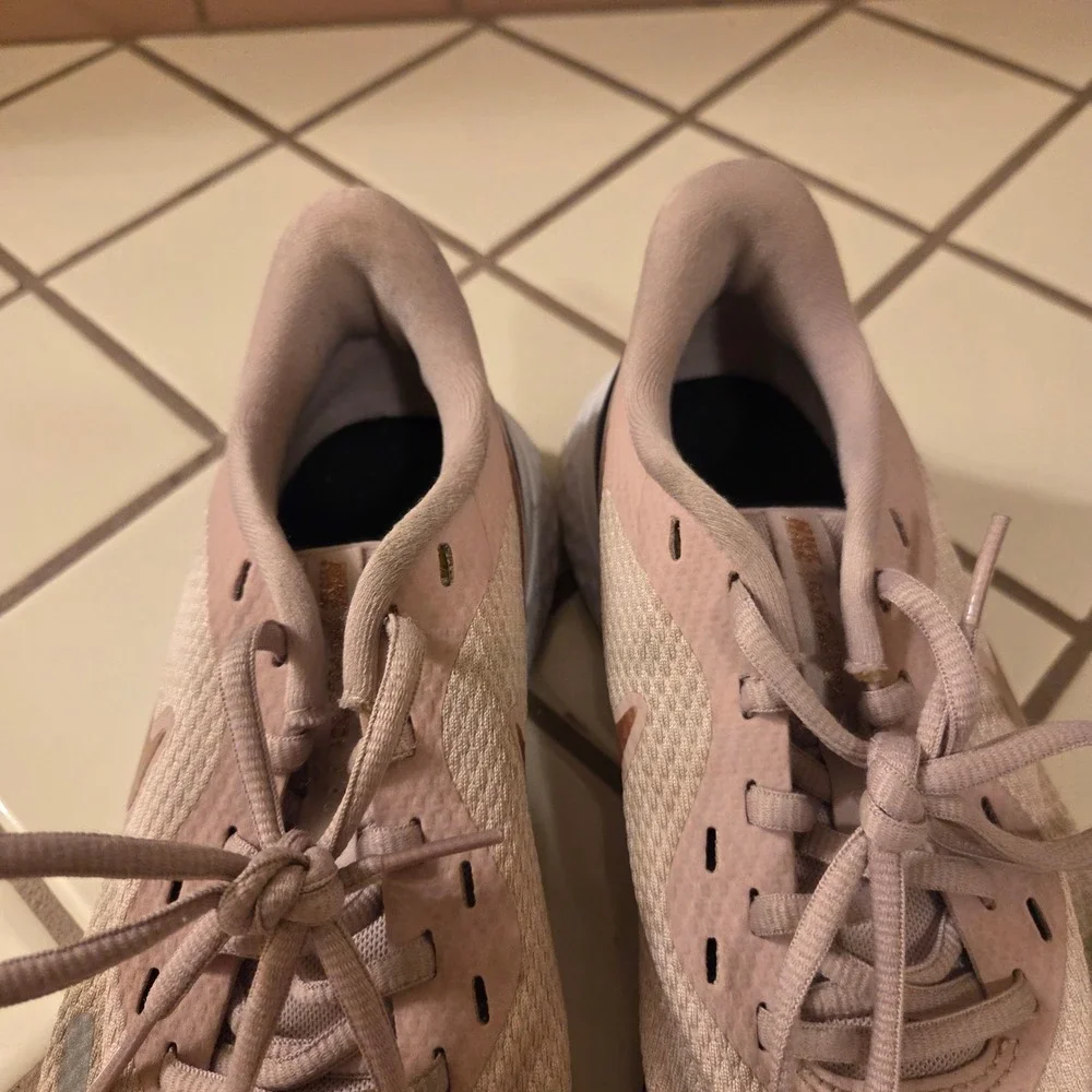 Nike Revolution 5 Womens Running Shoes Barely Rose Bronze BQ3207-600 Size 8